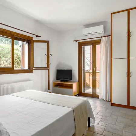 House Breathtaking Views & Private Mini Pool Jacuzzi In Corfu