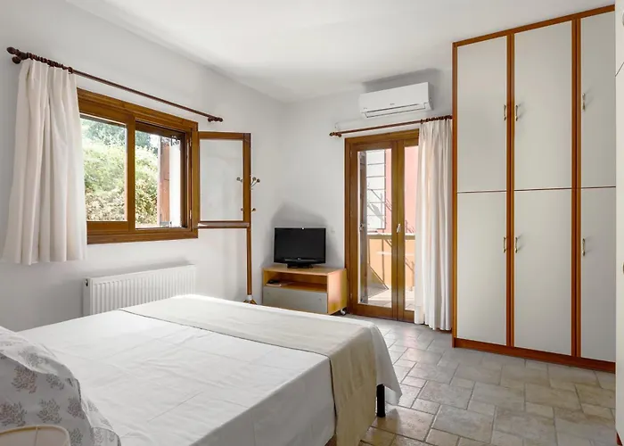 House Breathtaking Views & Private Mini Pool Jacuzzi In Corfu